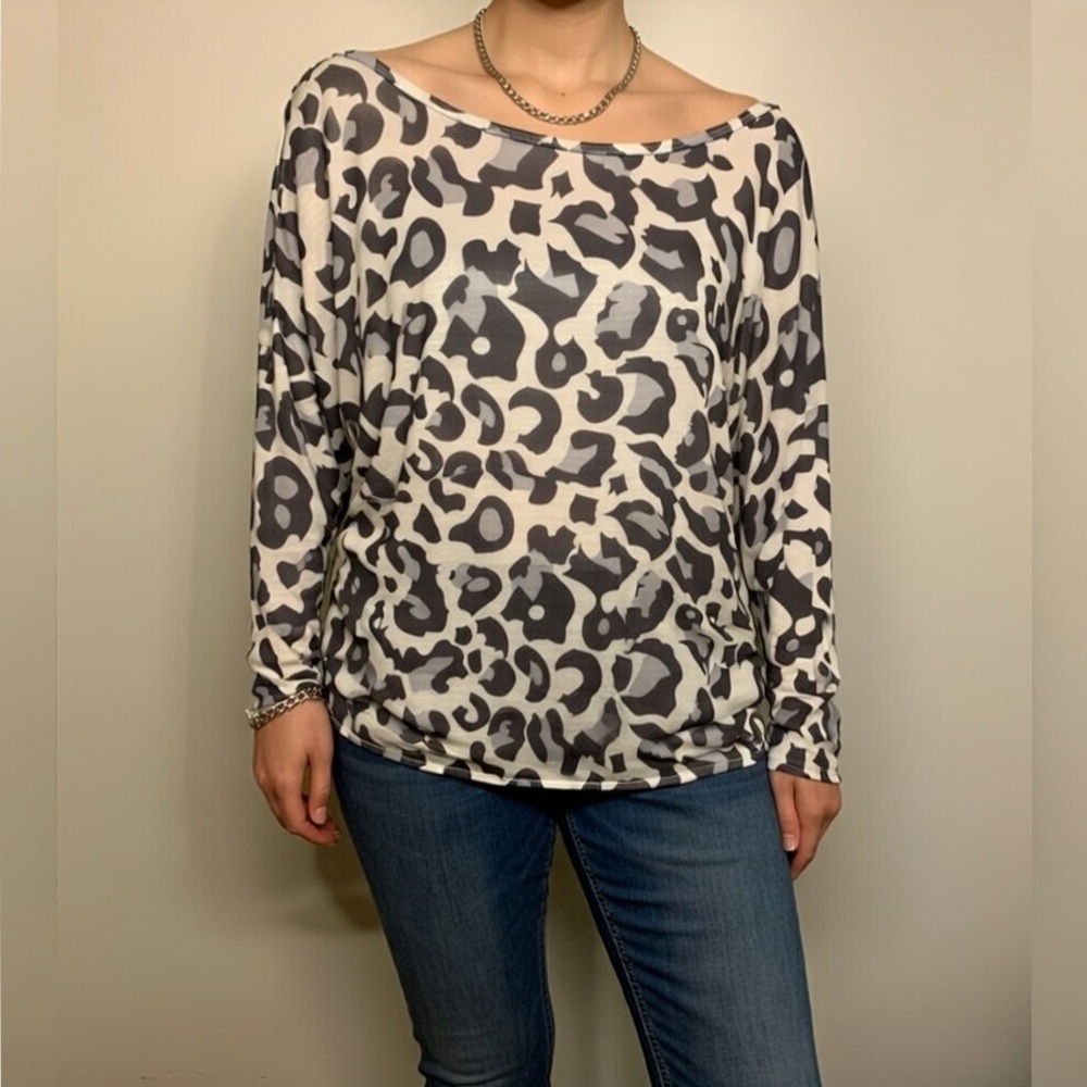 NWOT Animal Print Top Sz M (fits like a l/xl)